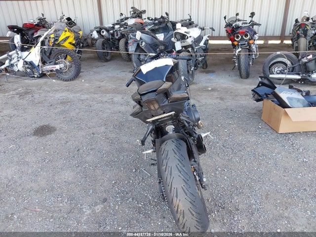 JYARNA3Y1SA000310 Yamaha Yzf890 C