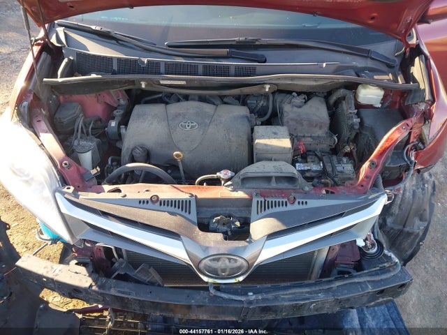 5TDYZ3DC9KS020830 Toyota Sienna Xle 8 Passenger