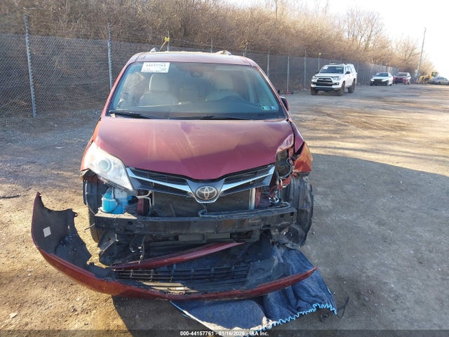 5TDYZ3DC9KS020830 Toyota Sienna Xle 8 Passenger