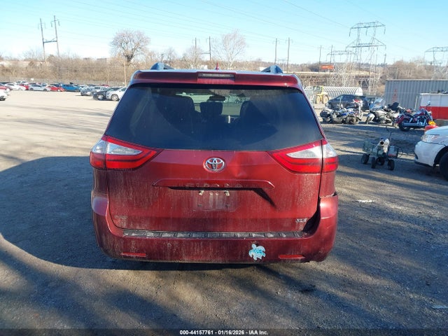5TDYZ3DC9KS020830 Toyota Sienna Xle 8 Passenger