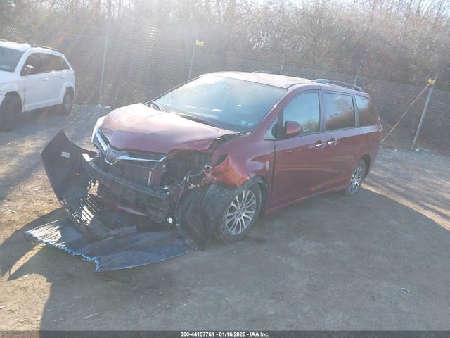 5TDYZ3DC9KS020830 Toyota Sienna Xle 8 Passenger