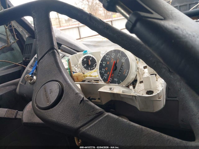 44157776 :رقم المزاد ، 1FV3EJBD7WH950472 vin ، 1998 Freightliner Medium Conventional Fl50 مزاد بيع