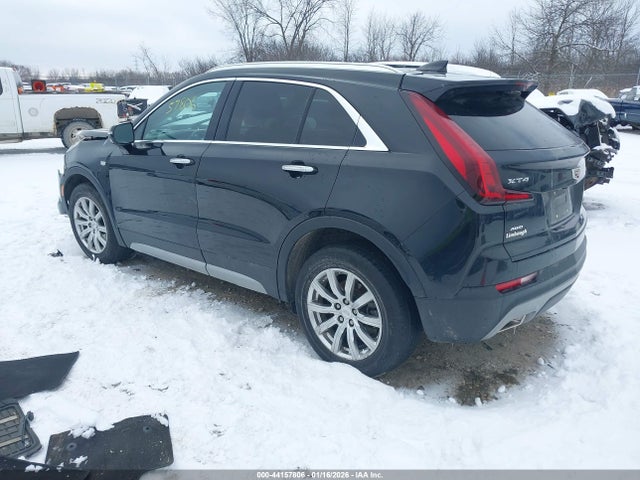 2022 CADILLAC XT4 1GYFZDR48NF127705 Photo 2