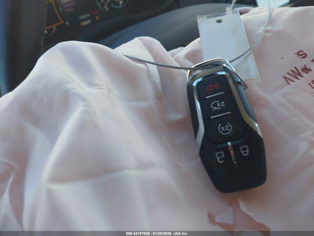 5LMCJ2C97GUJ30210 Lincoln MKC SELECT