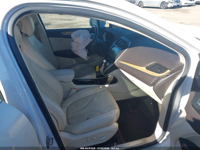 5LMCJ2C97GUJ30210 Lincoln MKC SELECT