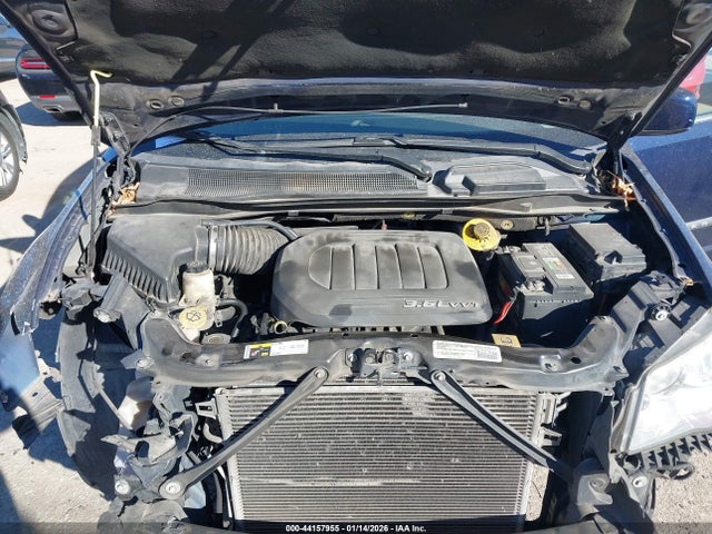 2015 Chrysler Town & Country Touring მანქანა იყიდება აუქციონზე, vin: 2C4RC1BG9FR563058, აუქციონის ნომერი: 44157955