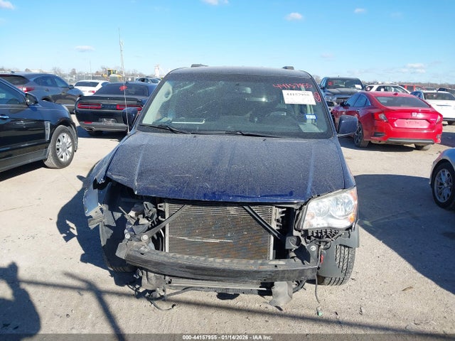 2015 Chrysler Town & Country Touring მანქანა იყიდება აუქციონზე, vin: 2C4RC1BG9FR563058, აუქციონის ნომერი: 44157955