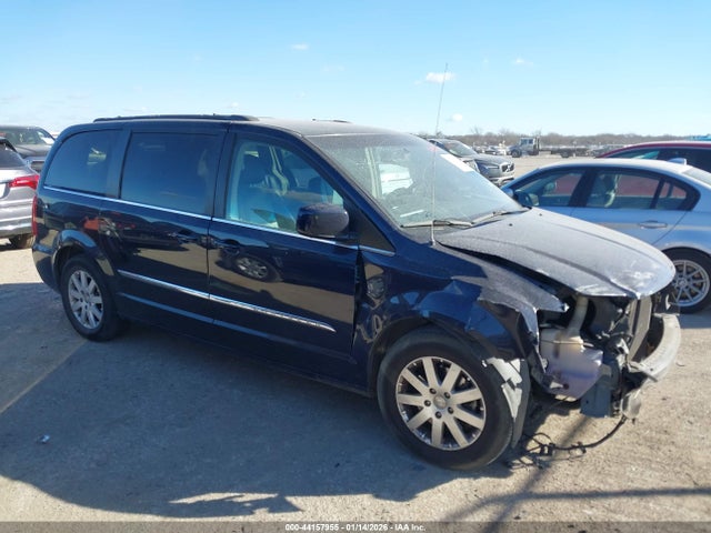 2015 Chrysler Town & Country Touring მანქანა იყიდება აუქციონზე, vin: 2C4RC1BG9FR563058, აუქციონის ნომერი: 44157955