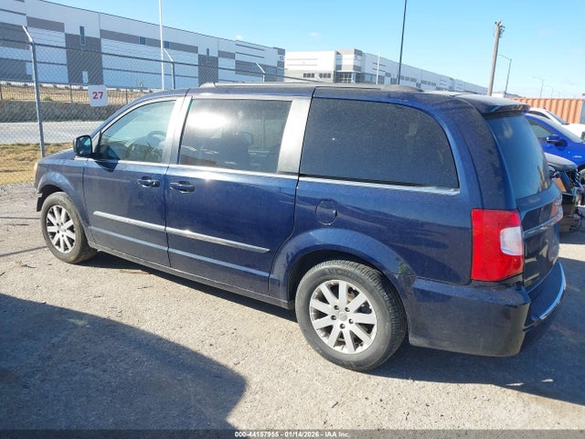 2015 Chrysler Town & Country Touring მანქანა იყიდება აუქციონზე, vin: 2C4RC1BG9FR563058, აუქციონის ნომერი: 44157955