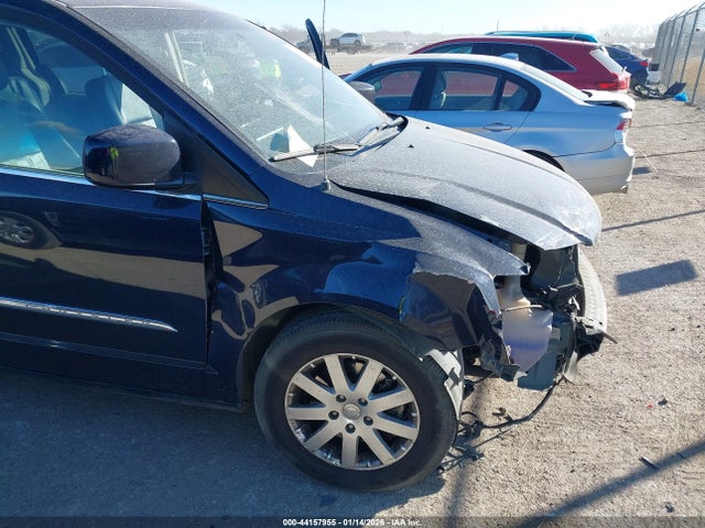 2015 Chrysler Town & Country Touring მანქანა იყიდება აუქციონზე, vin: 2C4RC1BG9FR563058, აუქციონის ნომერი: 44157955