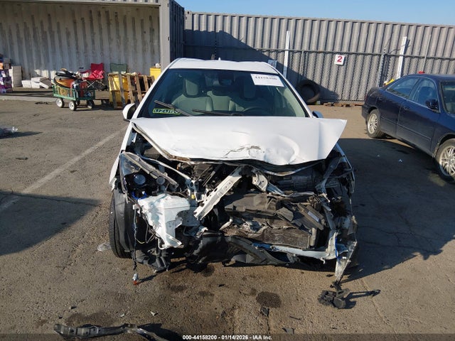 JTDKDTB3XH1594348 Toyota Prius C One