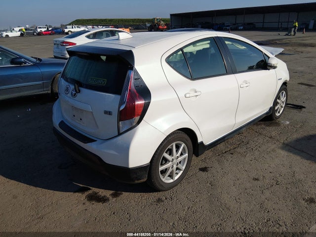 JTDKDTB3XH1594348 Toyota Prius C One