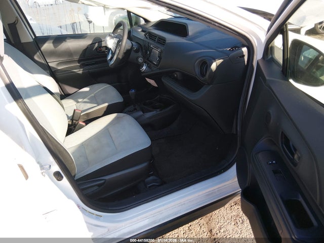 JTDKDTB3XH1594348 Toyota Prius C One