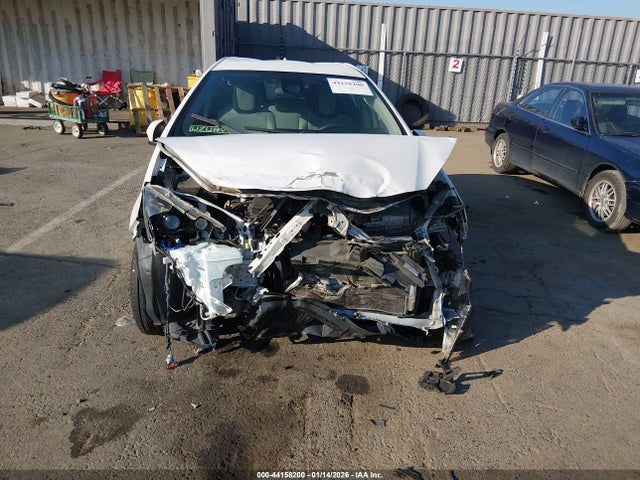 JTDKDTB3XH1594348 Toyota Prius C One