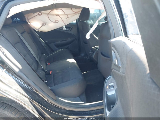 1G1ZD5ST8LF111261 Chevrolet Malibu Fwd Lt
