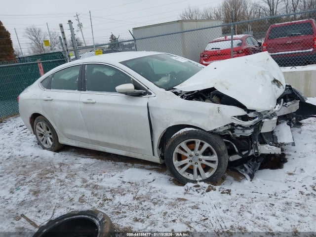 2015 Chrysler 200 Limited მანქანა იყიდება აუქციონზე, vin: 1C3CCCAB9FN608802, აუქციონის ნომერი: 44158477