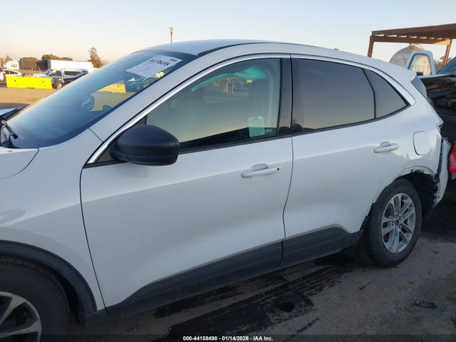 1FMCU0G66NUB14396 Ford ESCAPE SE