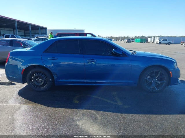 2022 Chrysler 300 Touring L მანქანა იყიდება აუქციონზე, vin: 2C3CCADG8NH221872, აუქციონის ნომერი: 44158542