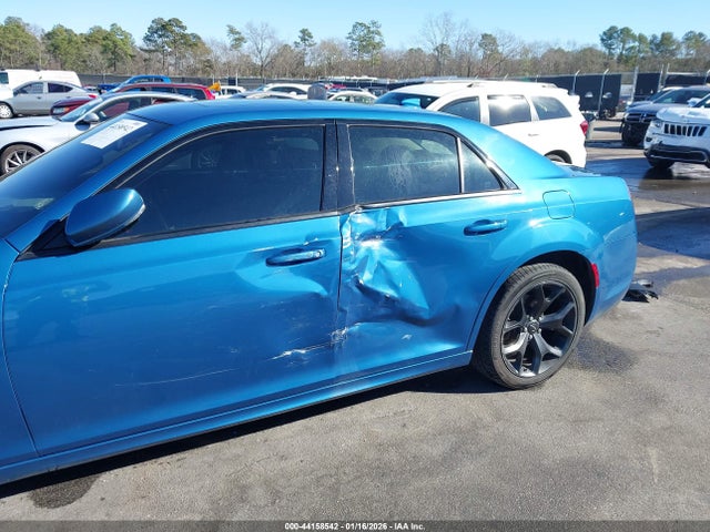 2022 Chrysler 300 Touring L მანქანა იყიდება აუქციონზე, vin: 2C3CCADG8NH221872, აუქციონის ნომერი: 44158542