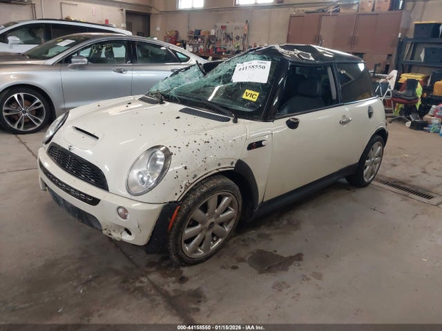 2006 MINI COOPER S WMWRE33586TL21810 Photo 1