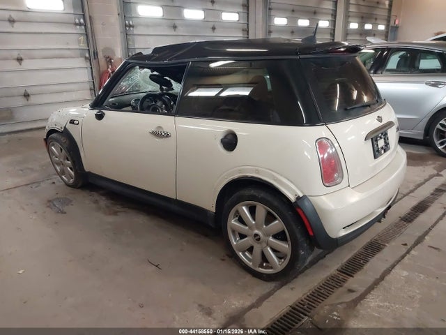 2006 MINI COOPER S WMWRE33586TL21810 Photo 2