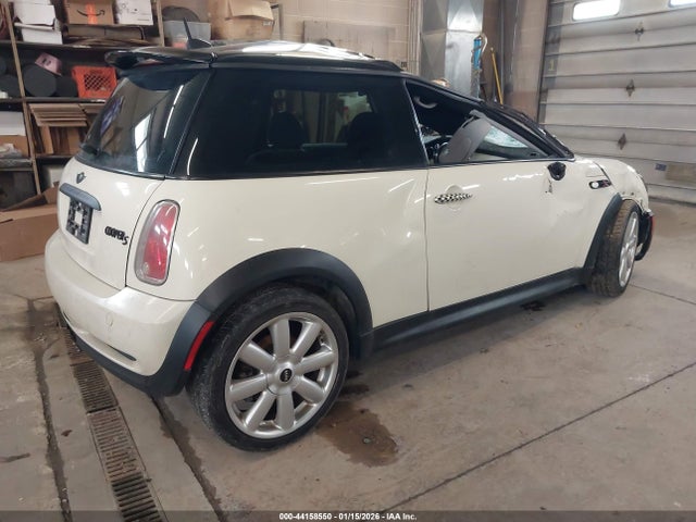 2006 MINI COOPER S WMWRE33586TL21810 Photo 3