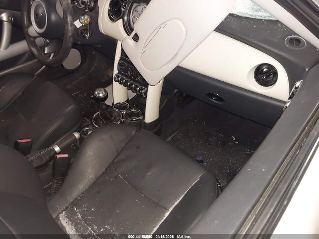 2006 MINI COOPER S WMWRE33586TL21810 Photo 4