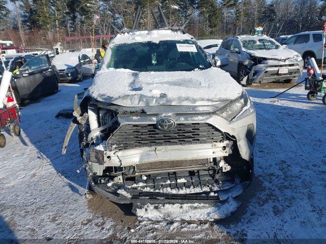 2T3G1RFV4KW023718 Toyota RAV4 LE