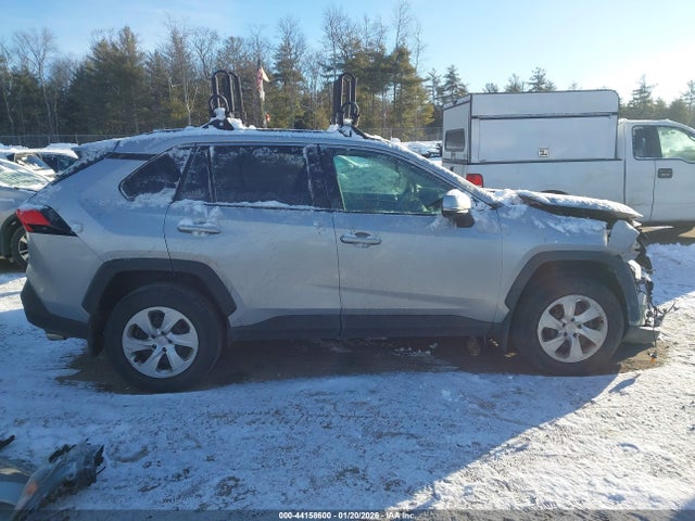 2T3G1RFV4KW023718 Toyota RAV4 LE