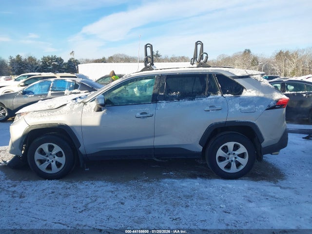 2T3G1RFV4KW023718 Toyota RAV4 LE