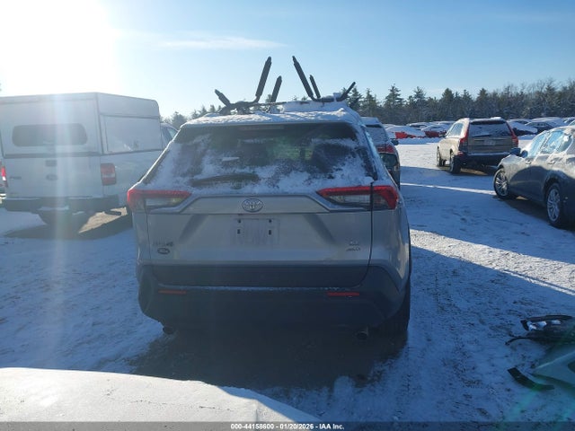 2T3G1RFV4KW023718 Toyota RAV4 LE