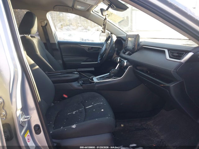 2T3G1RFV4KW023718 Toyota RAV4 LE