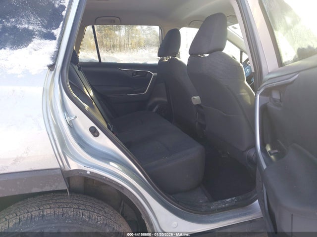 2T3G1RFV4KW023718 Toyota RAV4 LE