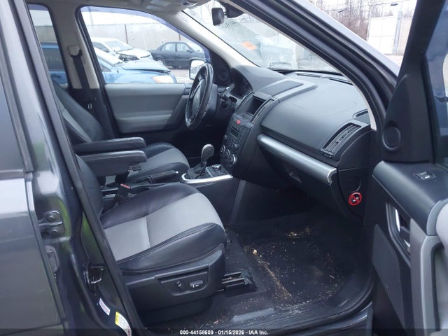 2010 LAND ROVER LR2 SALFP2BN8AH203062 Photo 4