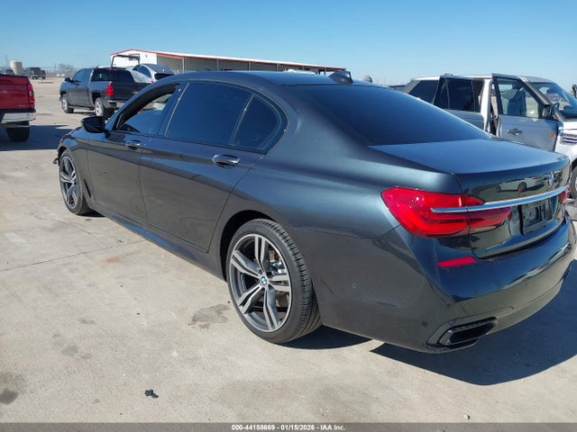 2019 BMW 740I WBA7E2C52KB218657 Photo 2
