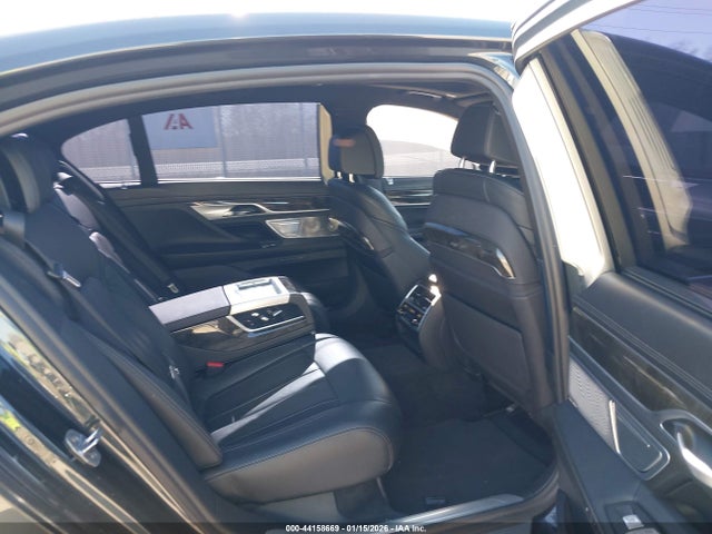 2019 BMW 740I WBA7E2C52KB218657 Photo 7