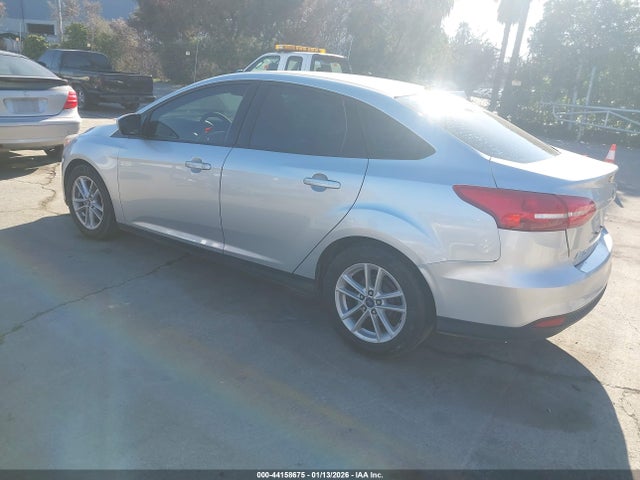 1FADP3F21JL207588 Ford FOCUS SE