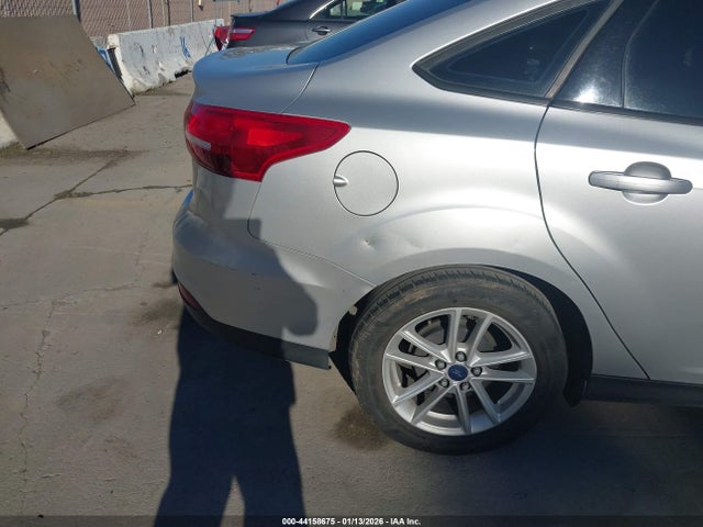 1FADP3F21JL207588 Ford FOCUS SE