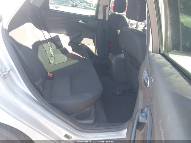 1FADP3F21JL207588 Ford FOCUS SE
