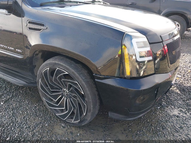Продаж на аукціоні авто 2013 Cadillac Escalade Esv Luxury, vin: 1GYS4HEF5DR116606, номер лоту: 44158678