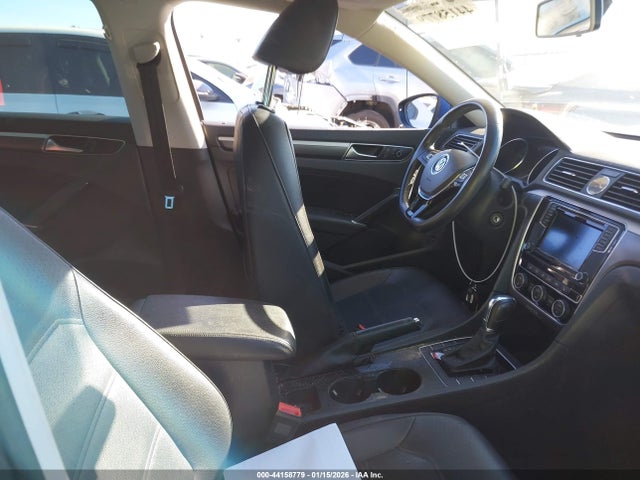 1VWDT7A32HC015102 Volkswagen Passat 1.8t R-line