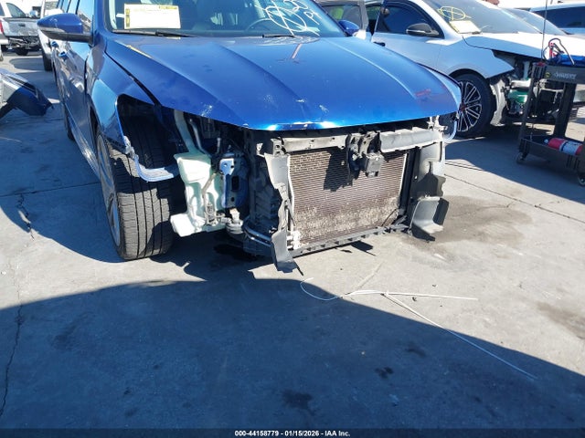 1VWDT7A32HC015102 Volkswagen Passat 1.8t R-line
