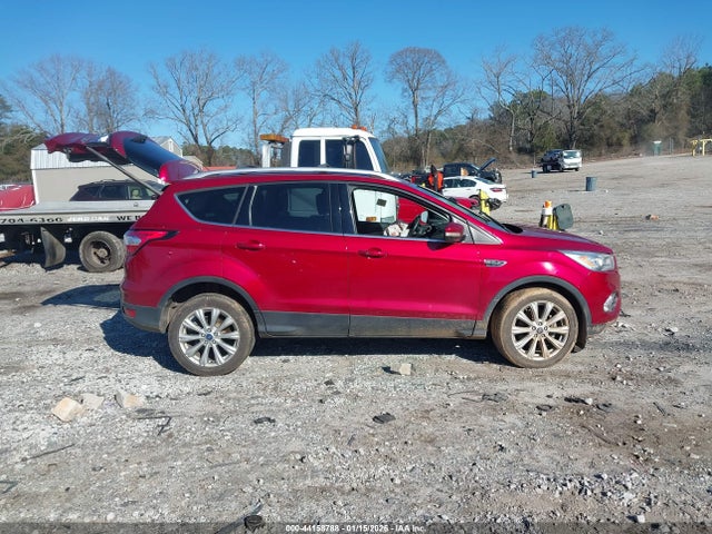 1FMCU9J94HUE25210 Ford Escape Titanium