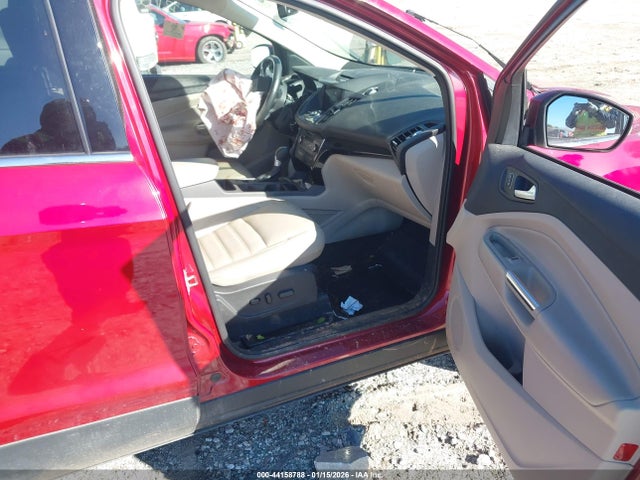 1FMCU9J94HUE25210 Ford Escape Titanium
