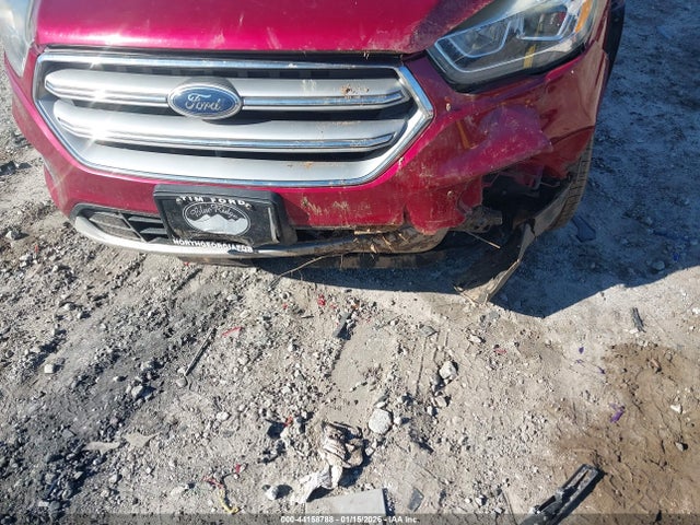 1FMCU9J94HUE25210 Ford Escape Titanium