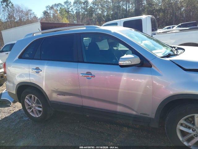 5XYKTCA68EG450887 KIA SORENTO LX
