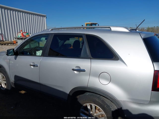 5XYKTCA68EG450887 KIA SORENTO LX