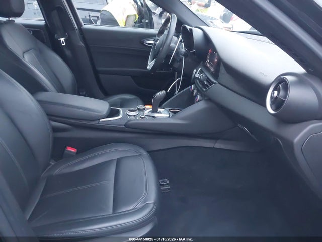 2023 ALFA ROMEO GIULIA ZARFAMAN1P7668325 Photo 4