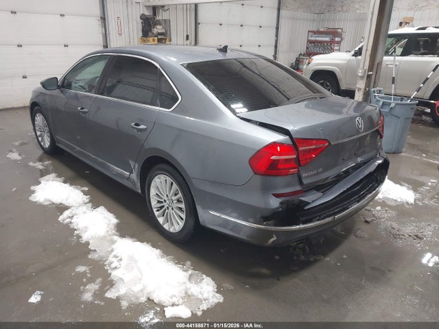1VWBT7A37GC027784 Volkswagen Passat 1.8t Se