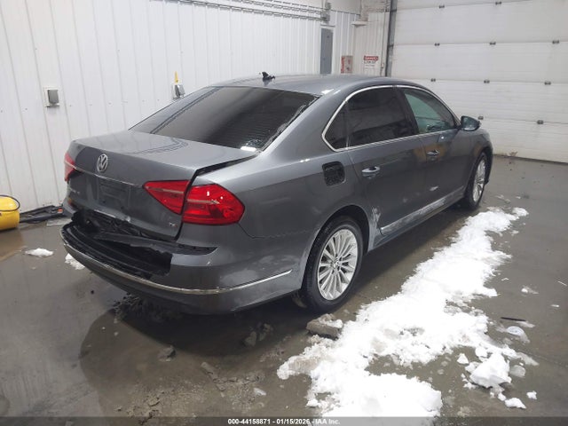 1VWBT7A37GC027784 Volkswagen Passat 1.8t Se